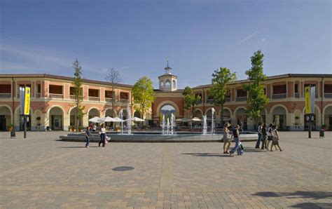 Top 3 Outlet Malls in Italy .